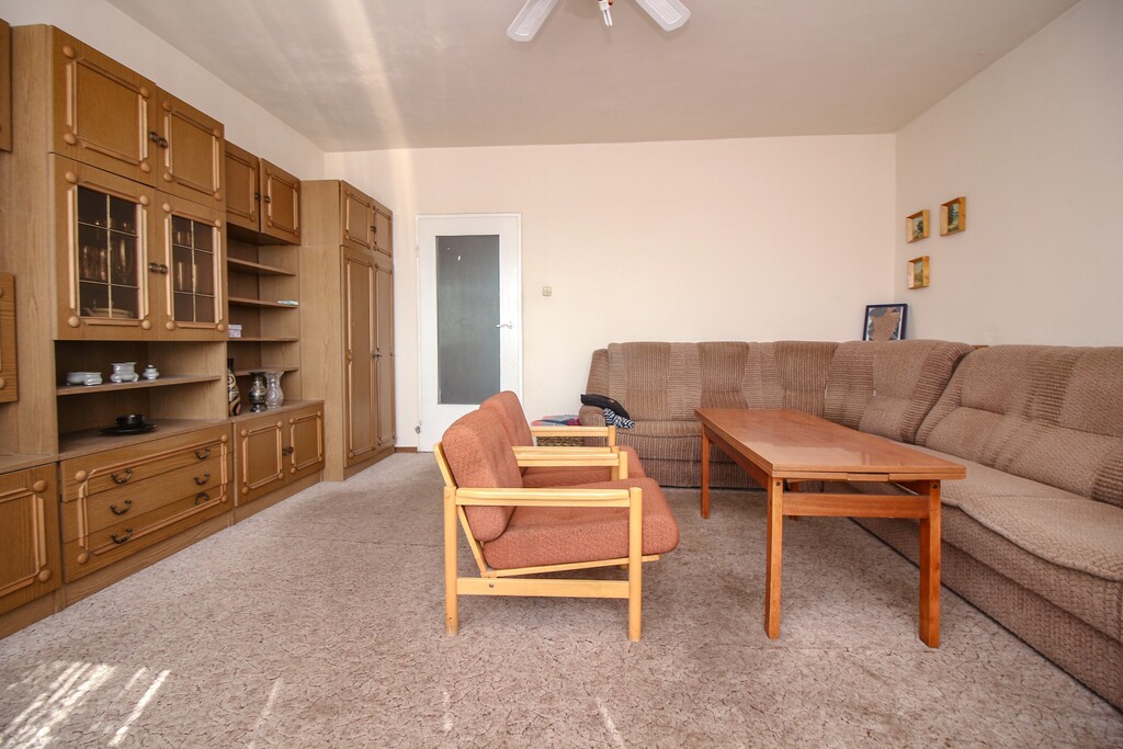 4 pokoje >>do remontu<< os. Pyrzyckie << (1)