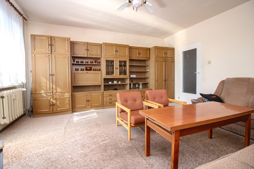 4 pokoje >>do remontu<< os. Pyrzyckie << (3)