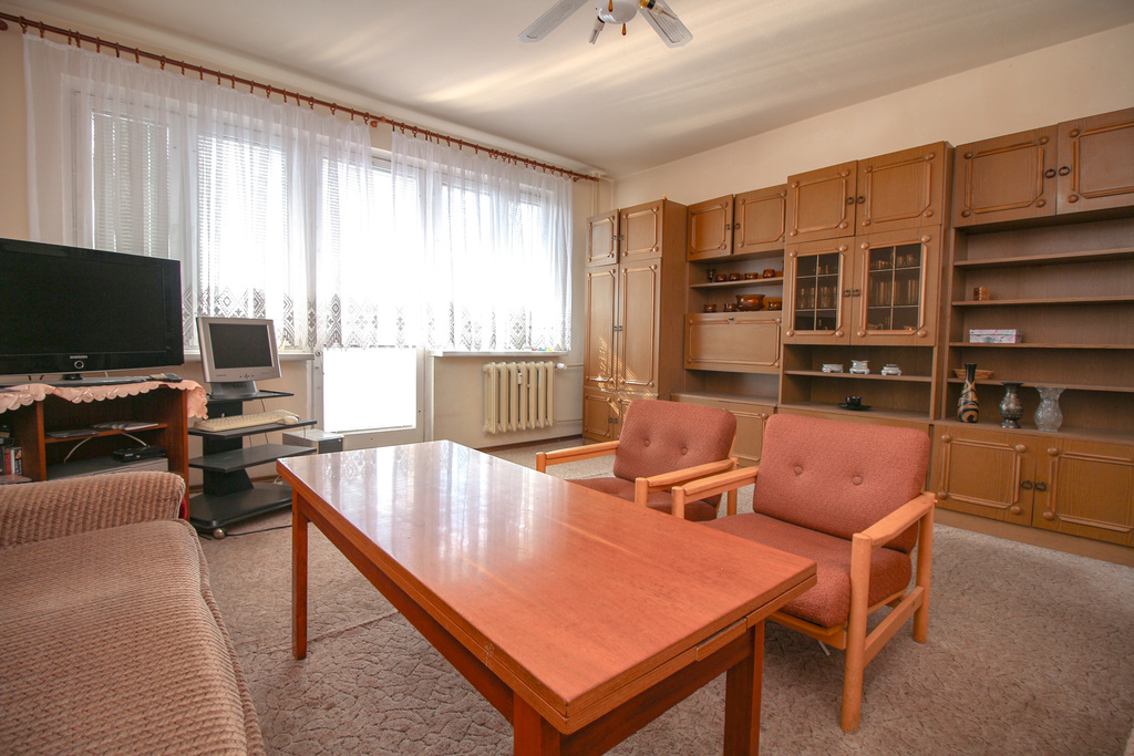 4 pokoje >>do remontu<< os. Pyrzyckie << (12)