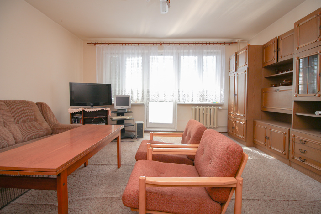 4 pokoje >>do remontu<< os. Pyrzyckie << (4)