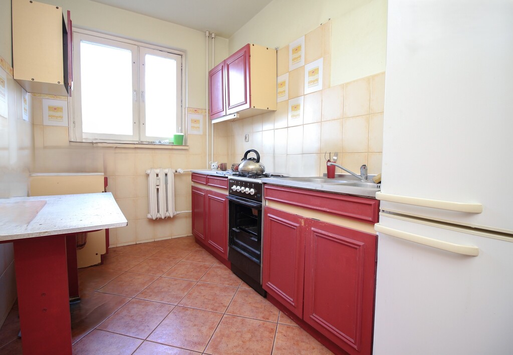 4 pokoje >>do remontu<< os. Pyrzyckie << (8)