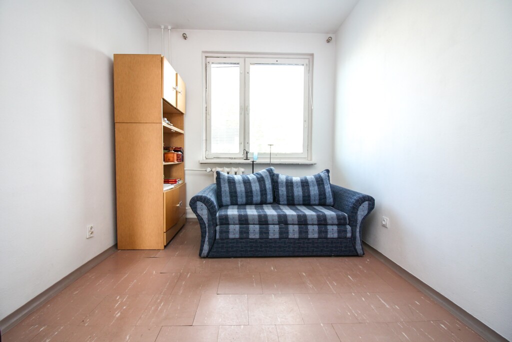 4 pokoje >>do remontu<< os. Pyrzyckie << (6)