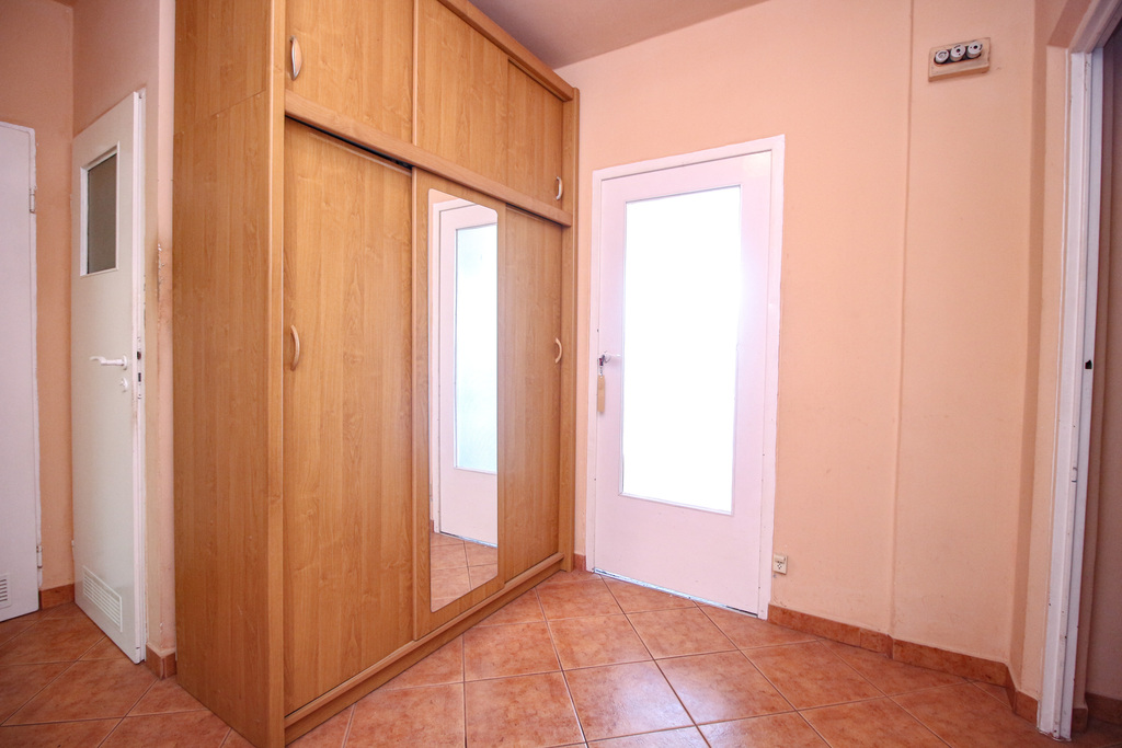 4 pokoje >>do remontu<< os. Pyrzyckie << (14)