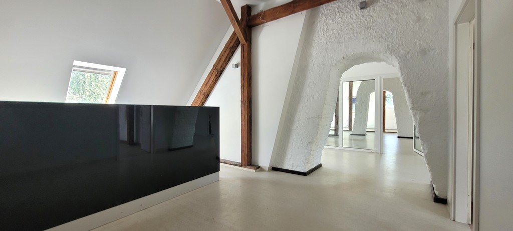 Klimatyczny lokal biurowo-usługowy w biurowcu (6)