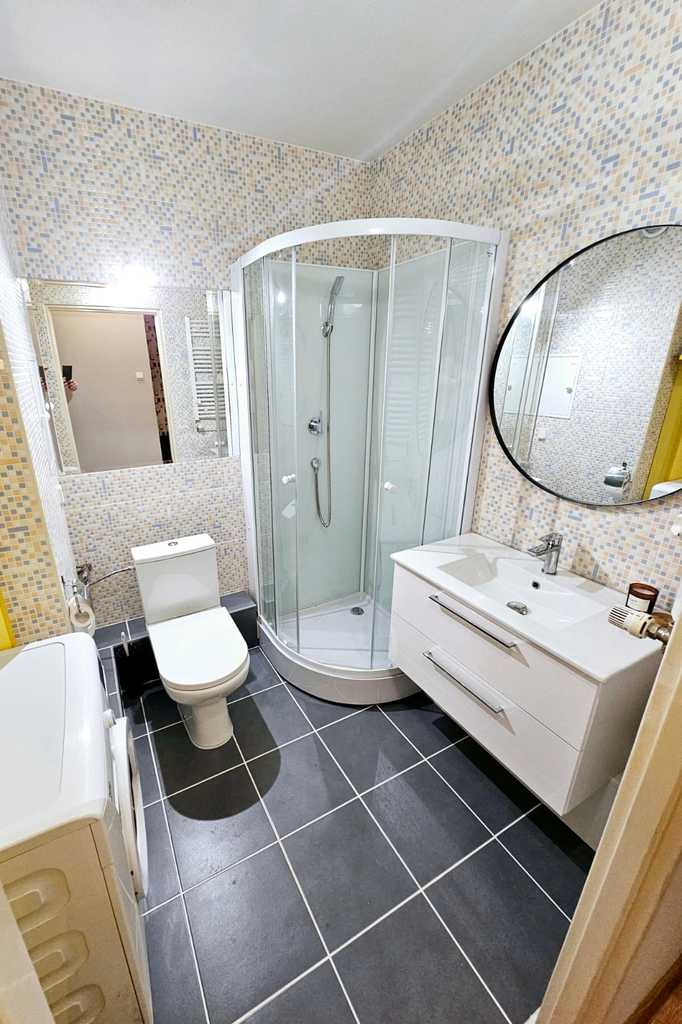 Przestronna kawalerka z balkonem  na Os. Bukowym (4)