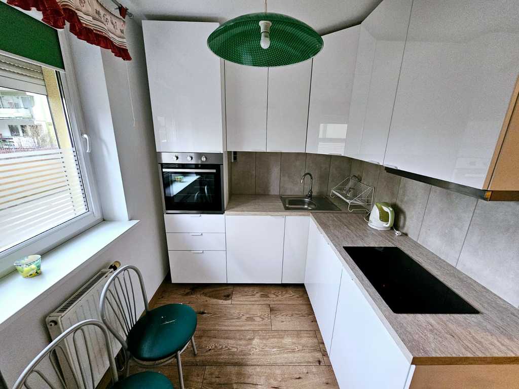 Przestronna kawalerka z balkonem  na Os. Bukowym (5)