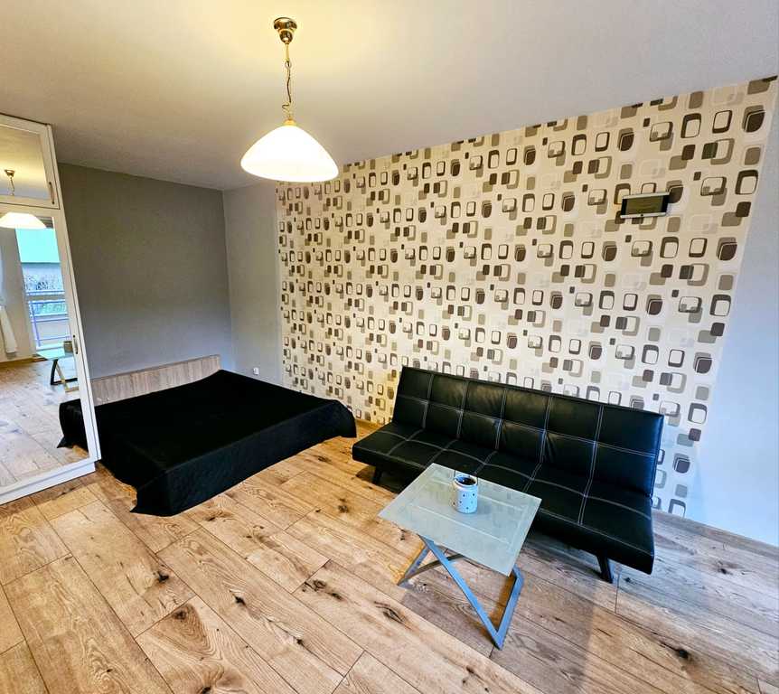 Przestronna kawalerka z balkonem  na Os. Bukowym (2)