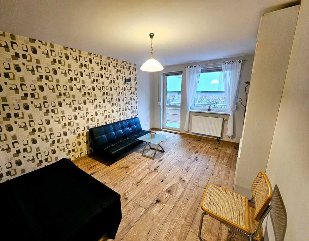 Przestronna kawalerka z balkonem  na Os. Bukowym (1)