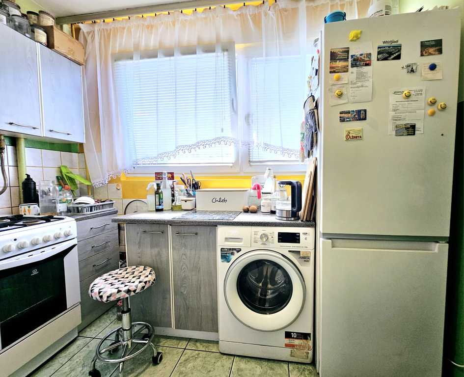 Duże 3 pokoje w centrum Polic (5)