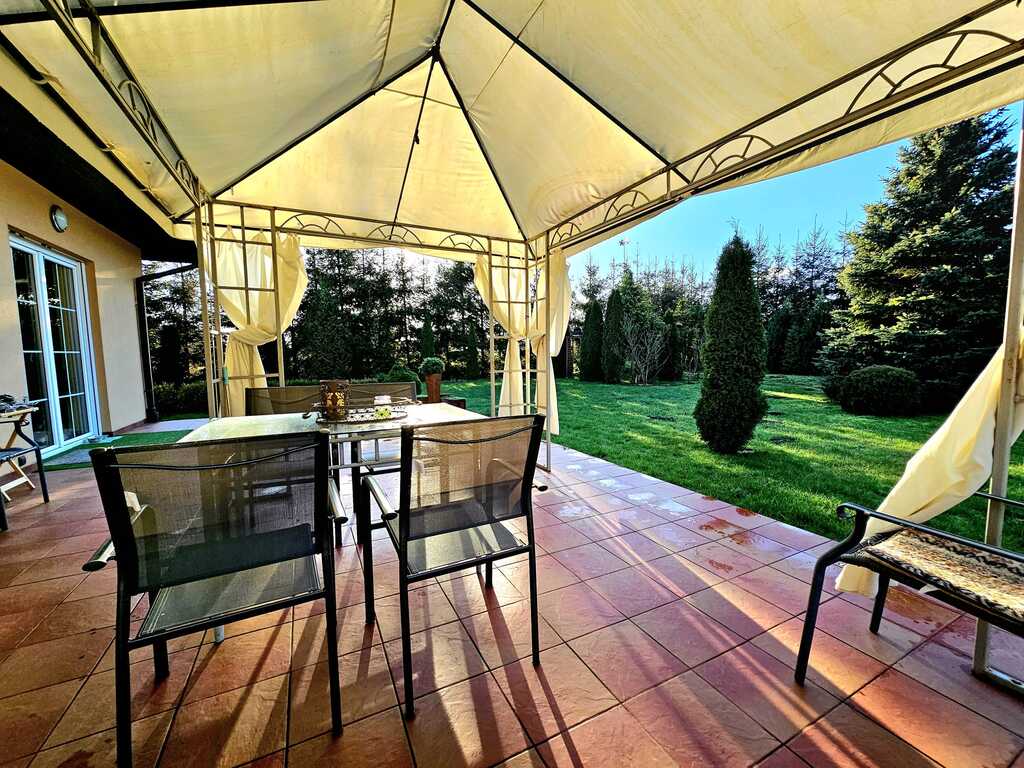 Dom pod samym lasem w Dobrej na dużej działce! (4)