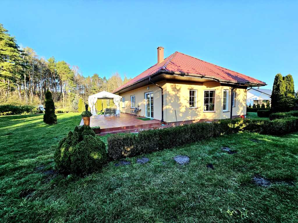 Dom pod samym lasem w Dobrej na dużej działce! (2)