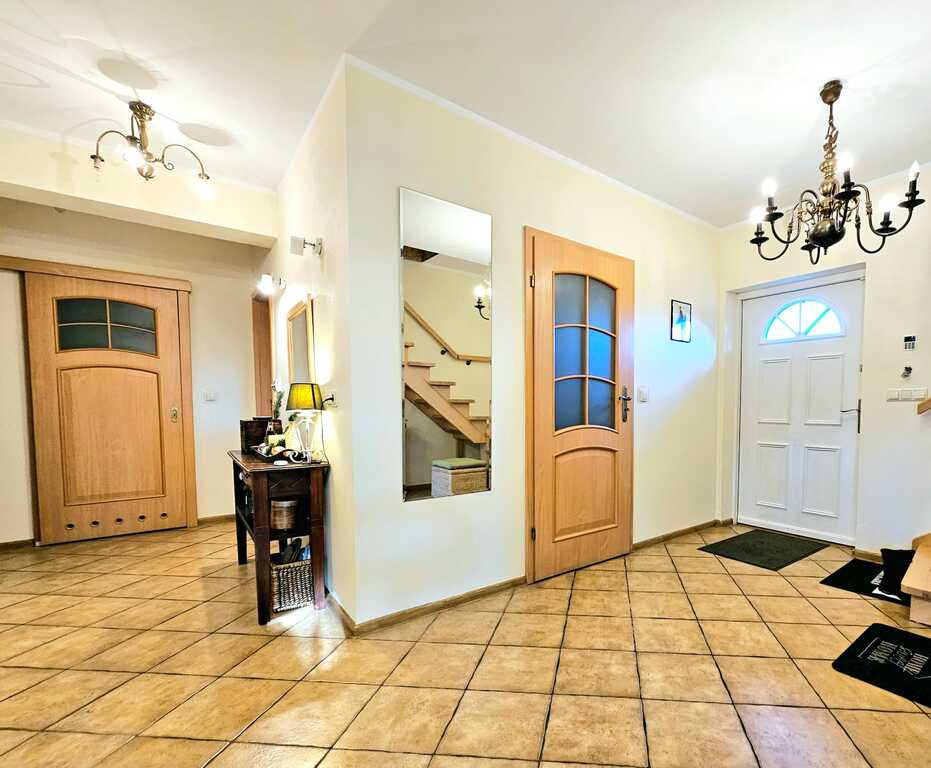 Dom pod samym lasem w Dobrej na dużej działce! (12)