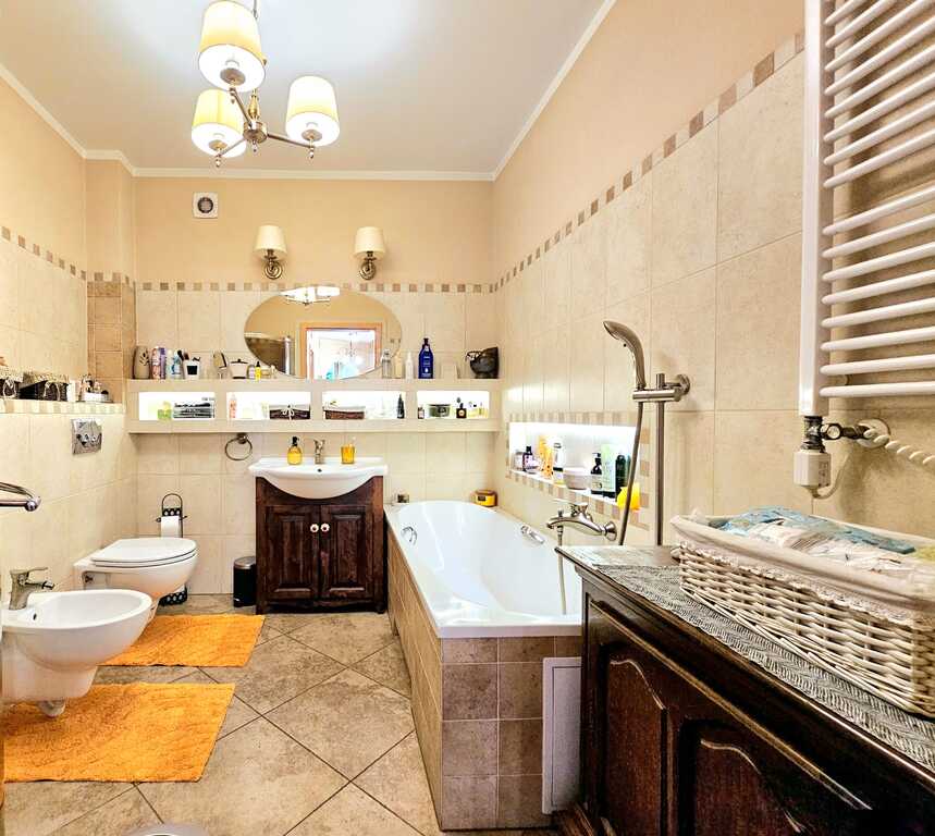 Dom pod samym lasem w Dobrej na dużej działce! (25)