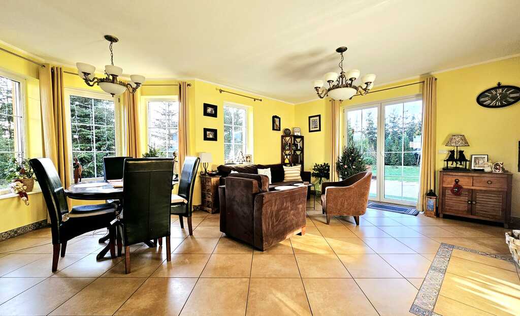 Dom pod samym lasem w Dobrej na dużej działce! (14)