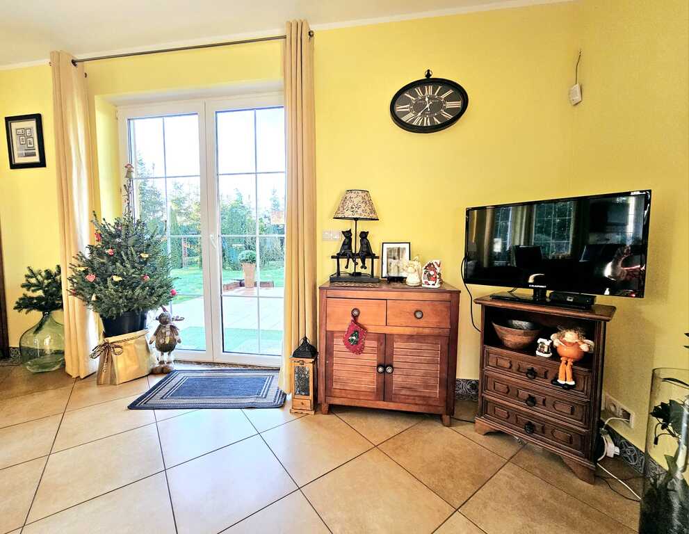 Dom pod samym lasem w Dobrej na dużej działce! (17)