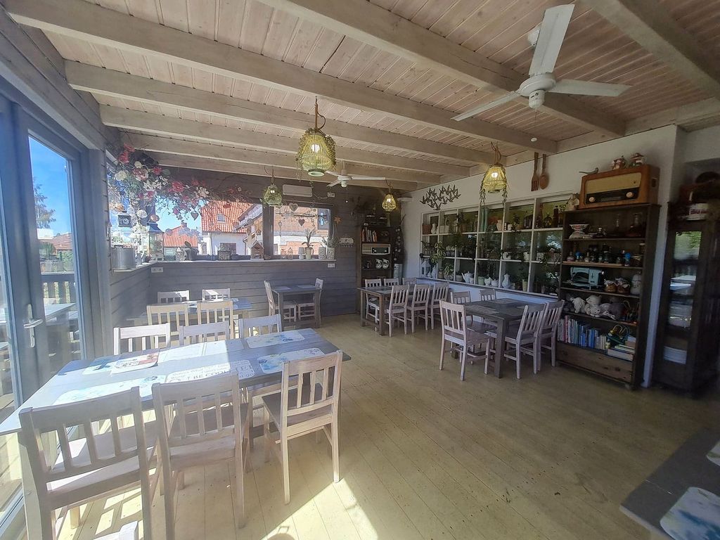 Obiekt usługowy z funkcją mieszkalną (2)