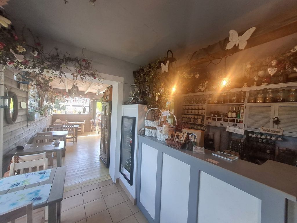 Obiekt usługowy z funkcją mieszkalną (9)