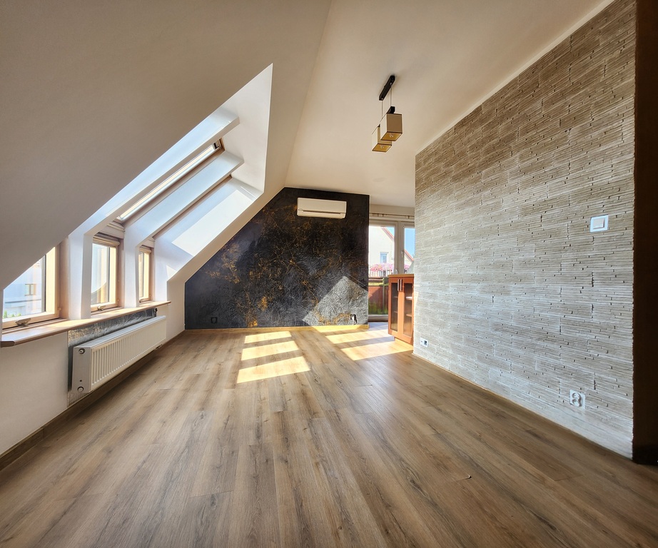 Dwupoziomowe mieszkanie z balkonem- Os. Bukowo (1)