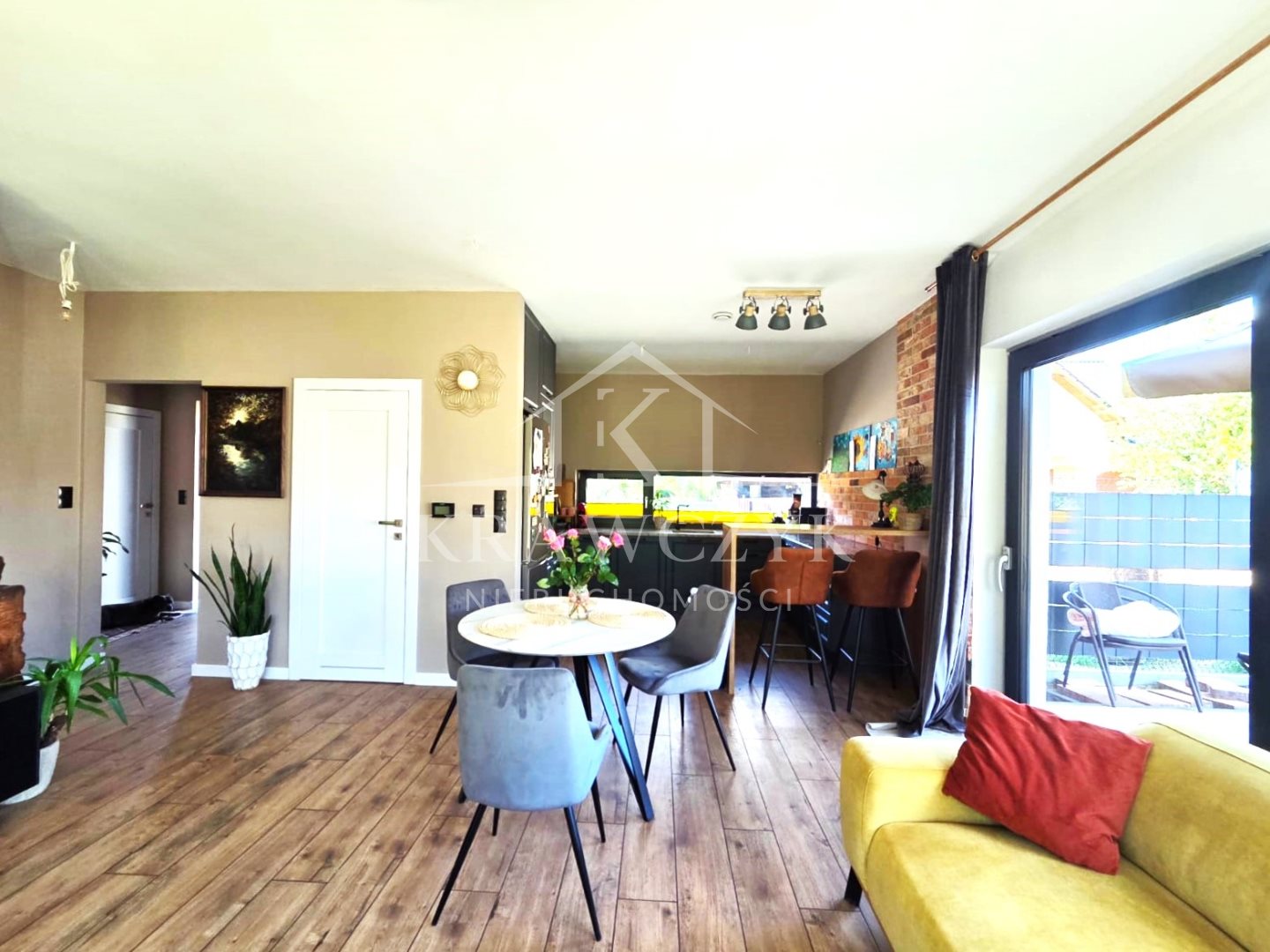 W pełni wykończony bliźniak z garażem w bryle- (1)