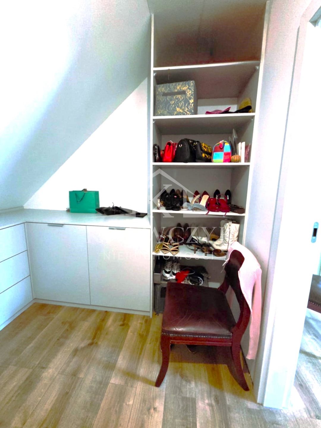 W pełni wykończony bliźniak z garażem w bryle- (4)