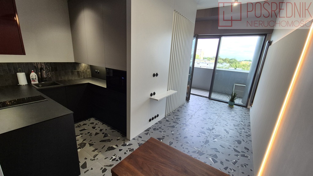 Kawalerka w Hanza Tower, balkon, basen (7)