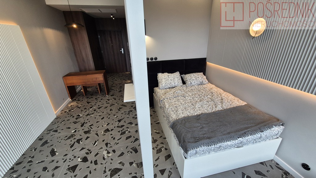 Kawalerka w Hanza Tower, balkon, basen (4)