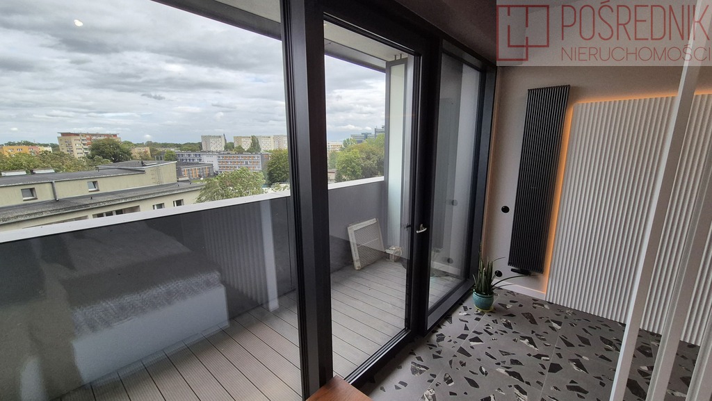 Kawalerka w Hanza Tower, balkon, basen (5)