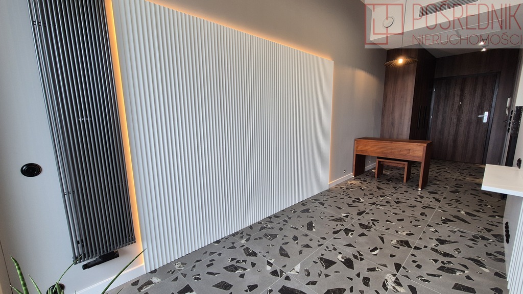 Kawalerka w Hanza Tower, balkon, basen (1)