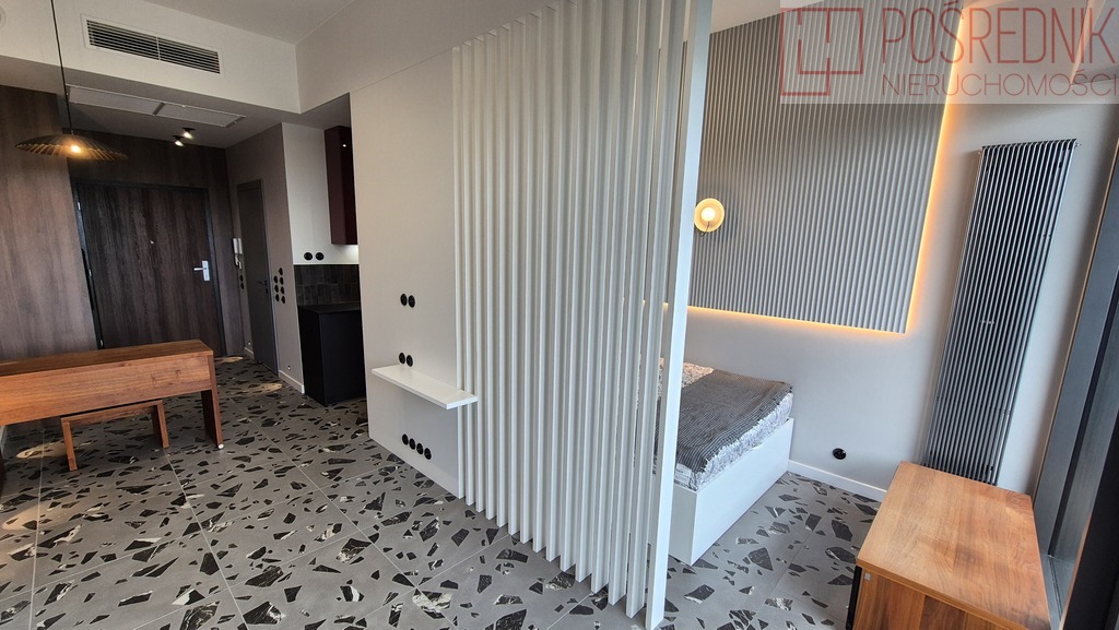 Kawalerka w Hanza Tower, balkon, basen (3)