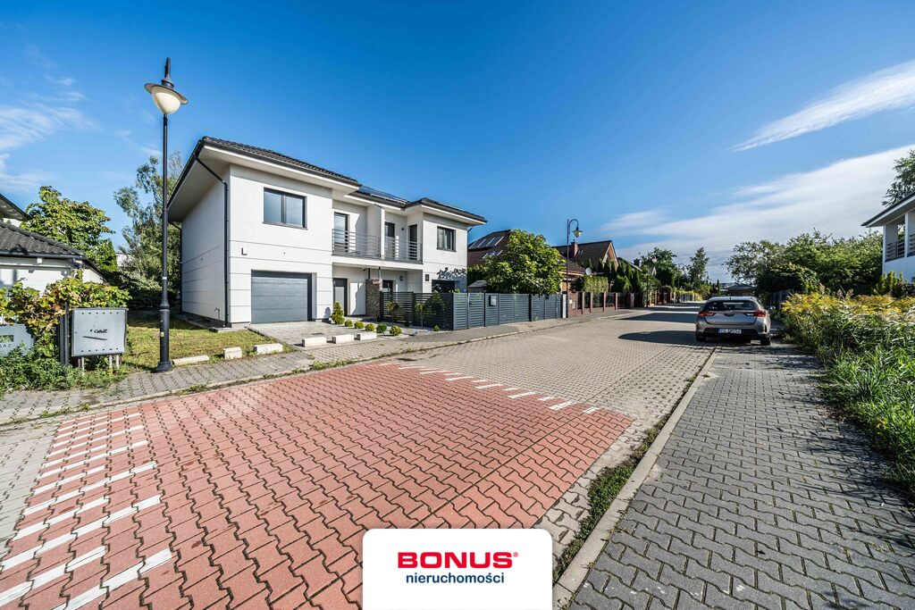 Bliźniak z garażem, zamknięta ulica z pozbruku (3)