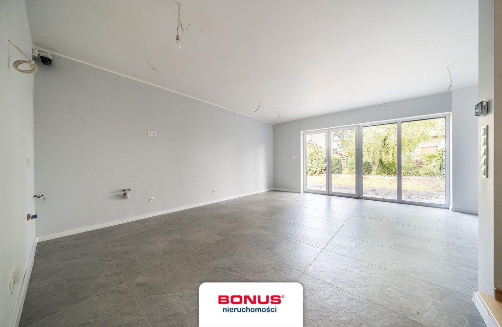 Bliźniak z garażem, zamknięta ulica z pozbruku (4)