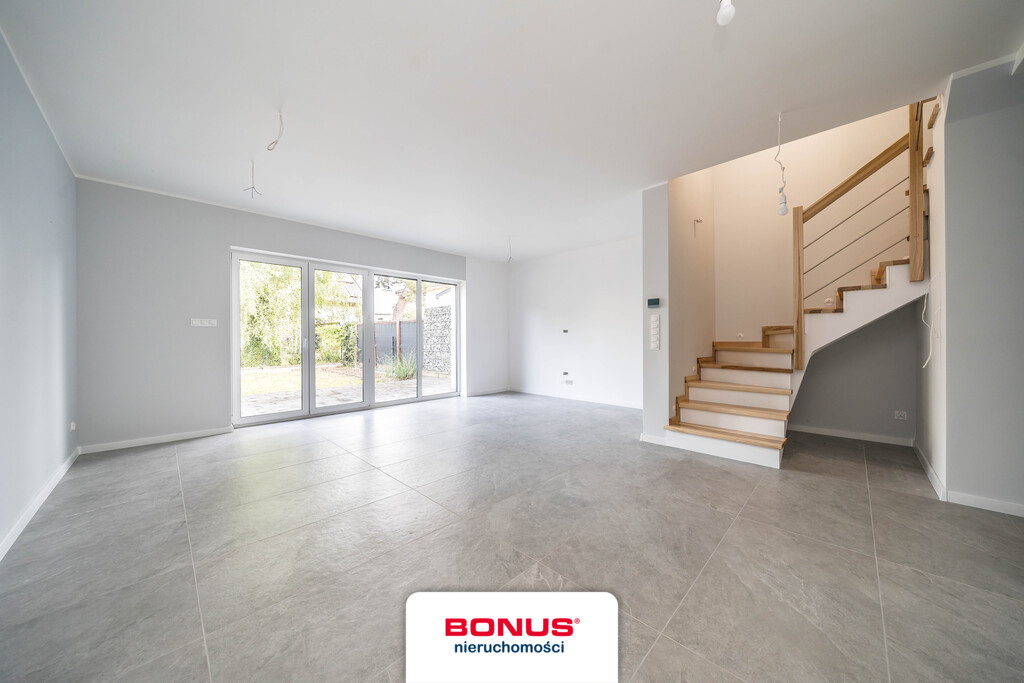 Bliźniak z garażem, zamknięta ulica z pozbruku (9)