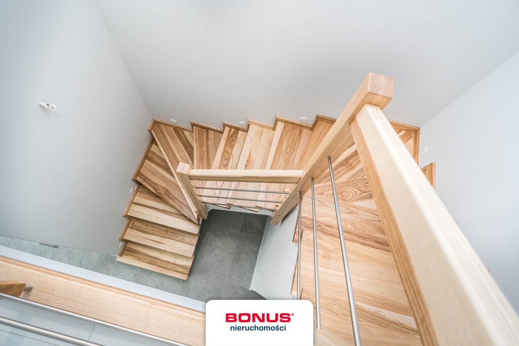 Bliźniak z garażem, zamknięta ulica z pozbruku (10)