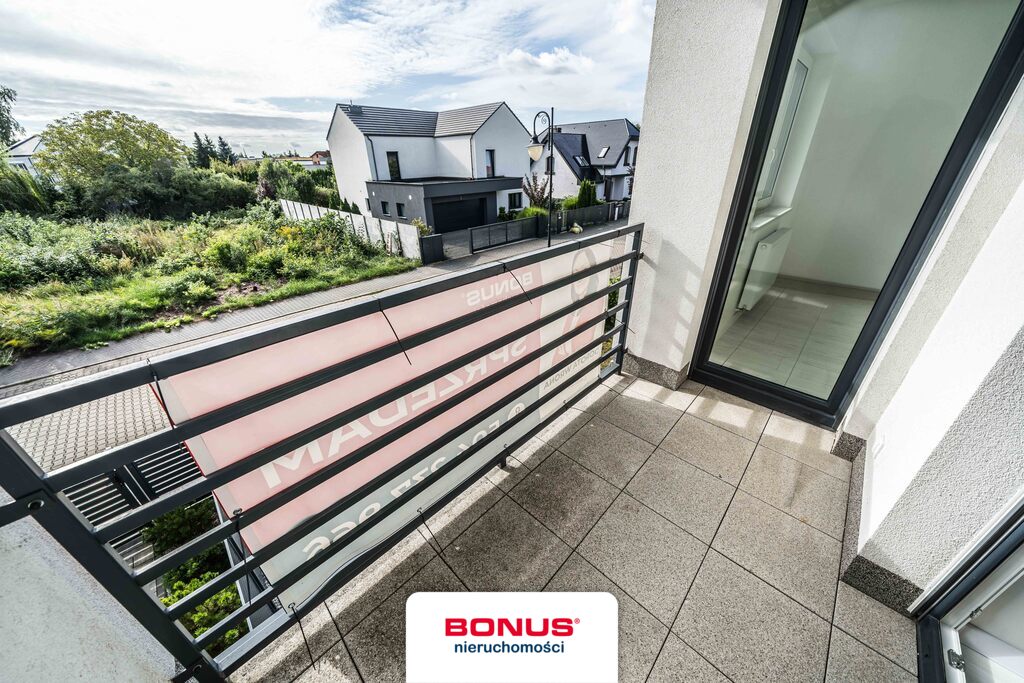 Bliźniak z garażem, zamknięta ulica z pozbruku (18)