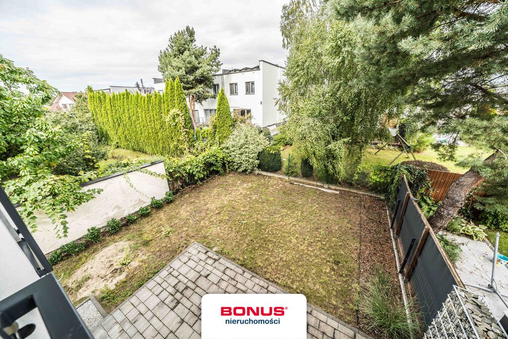 Bliźniak z garażem, zamknięta ulica z pozbruku (24)