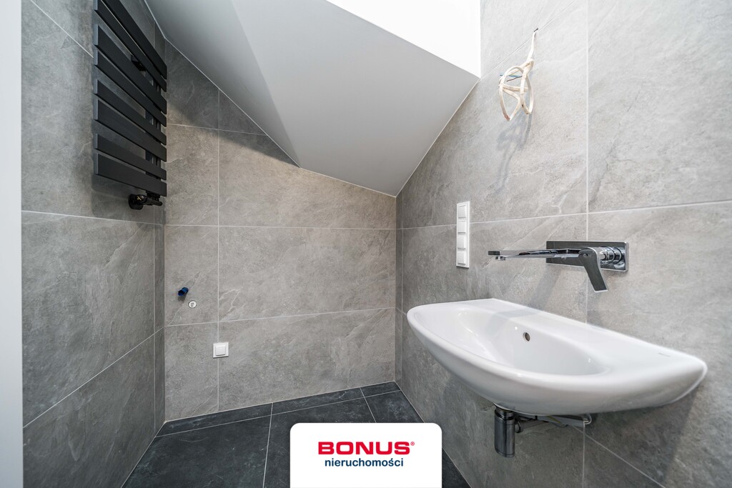 Bliźniak z garażem, zamknięta ulica z pozbruku (28)