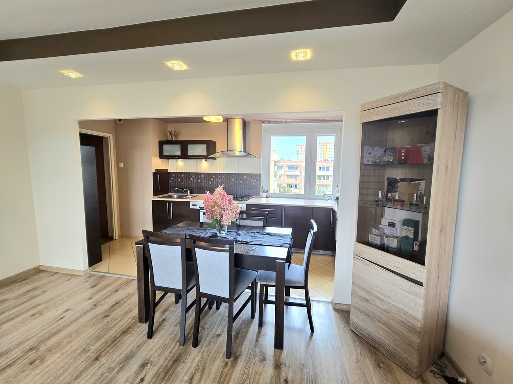 Przestronne mieszkanie w centrum Polic (4)