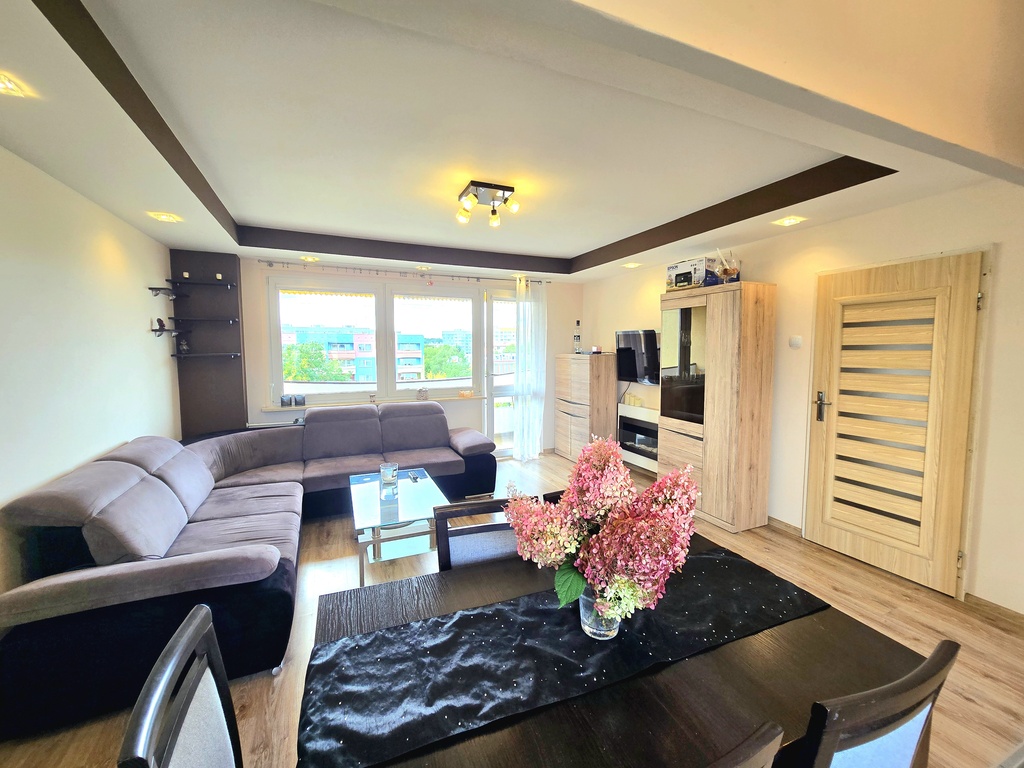 Przestronne mieszkanie w centrum Polic (6)