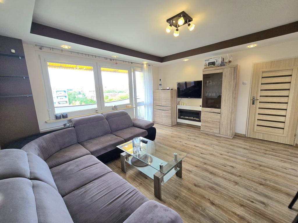 Przestronne mieszkanie w centrum Polic (7)