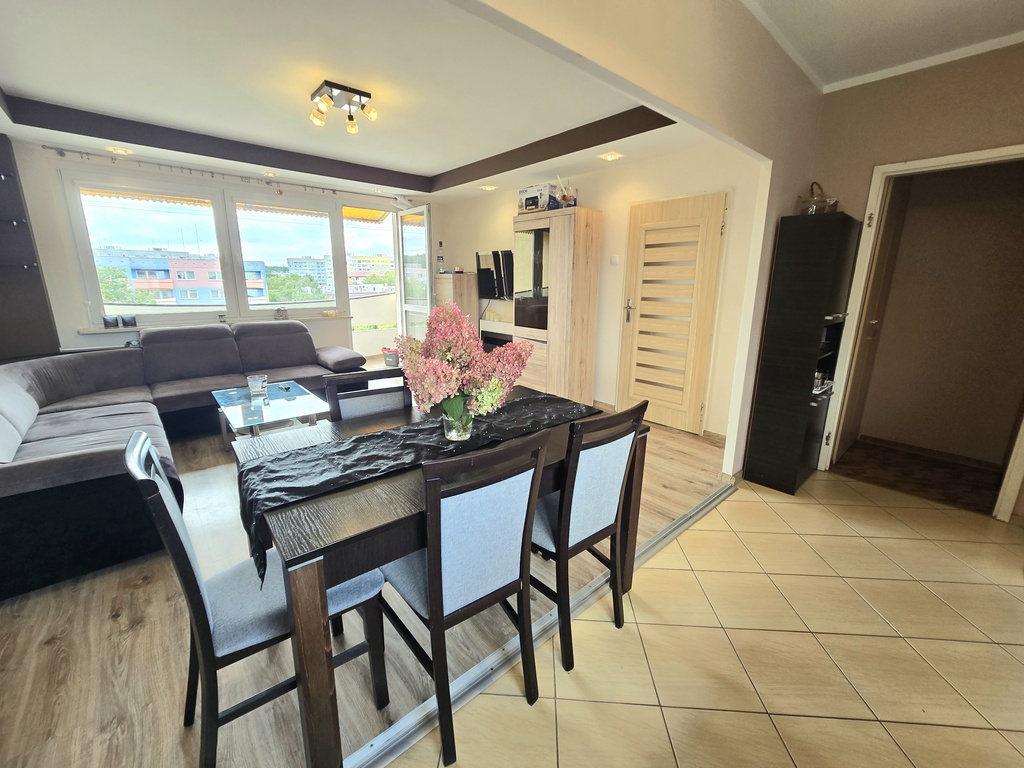 Przestronne mieszkanie w centrum Polic (3)