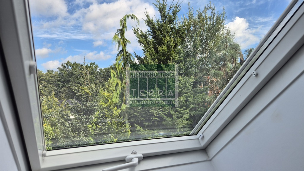 Uroczy dom na przedmieściach. (25)