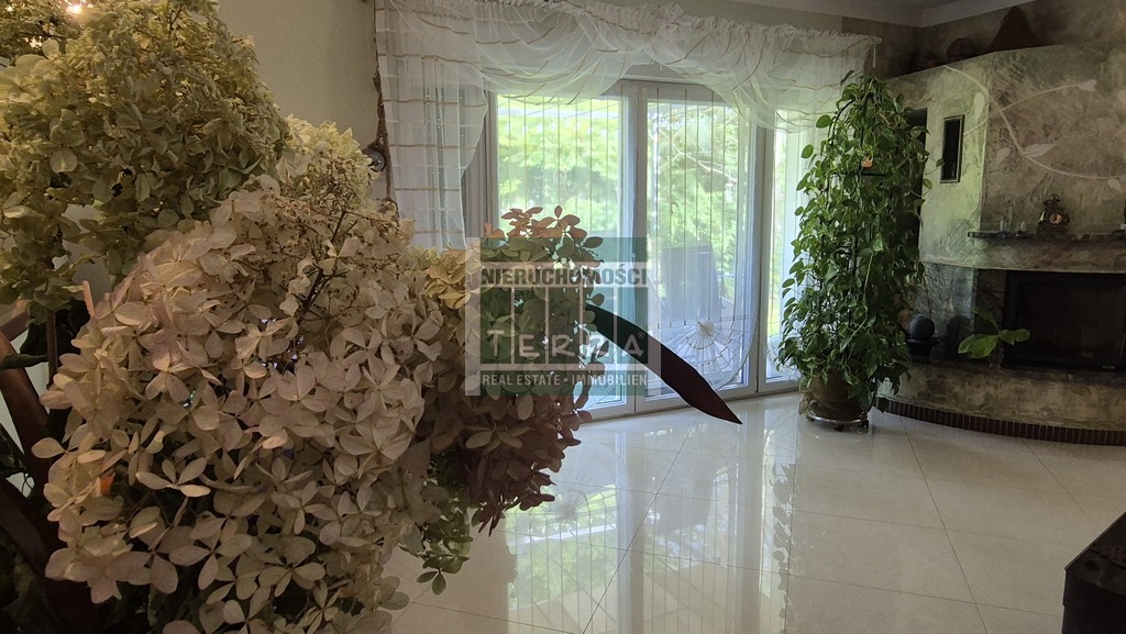 Uroczy dom na przedmieściach. (26)