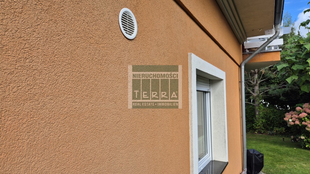 Uroczy dom na przedmieściach. (29)