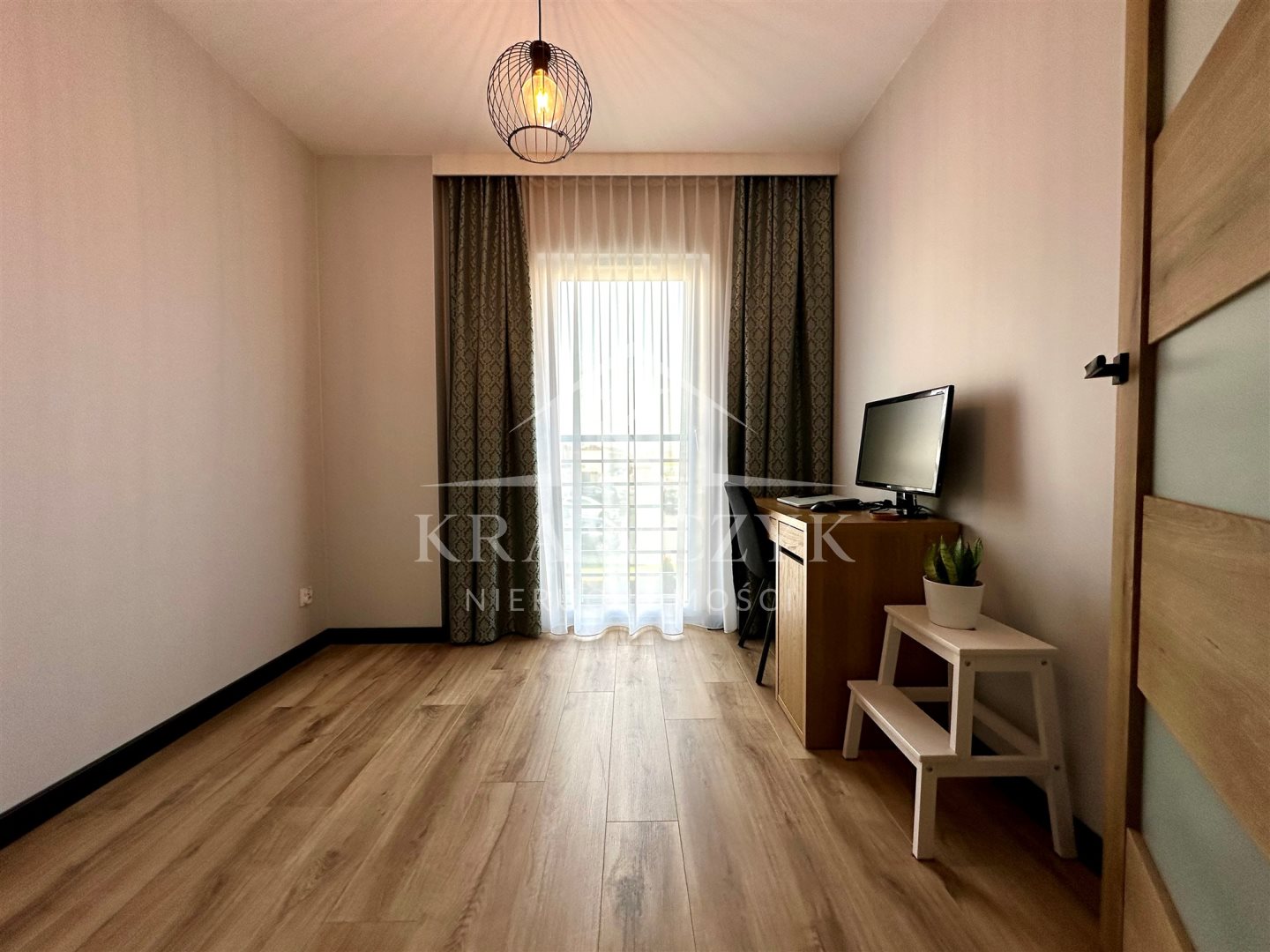 GUMIEŃCE SZEREG 2022r. 4pok. 2 m.parkingowe, ogród (11)