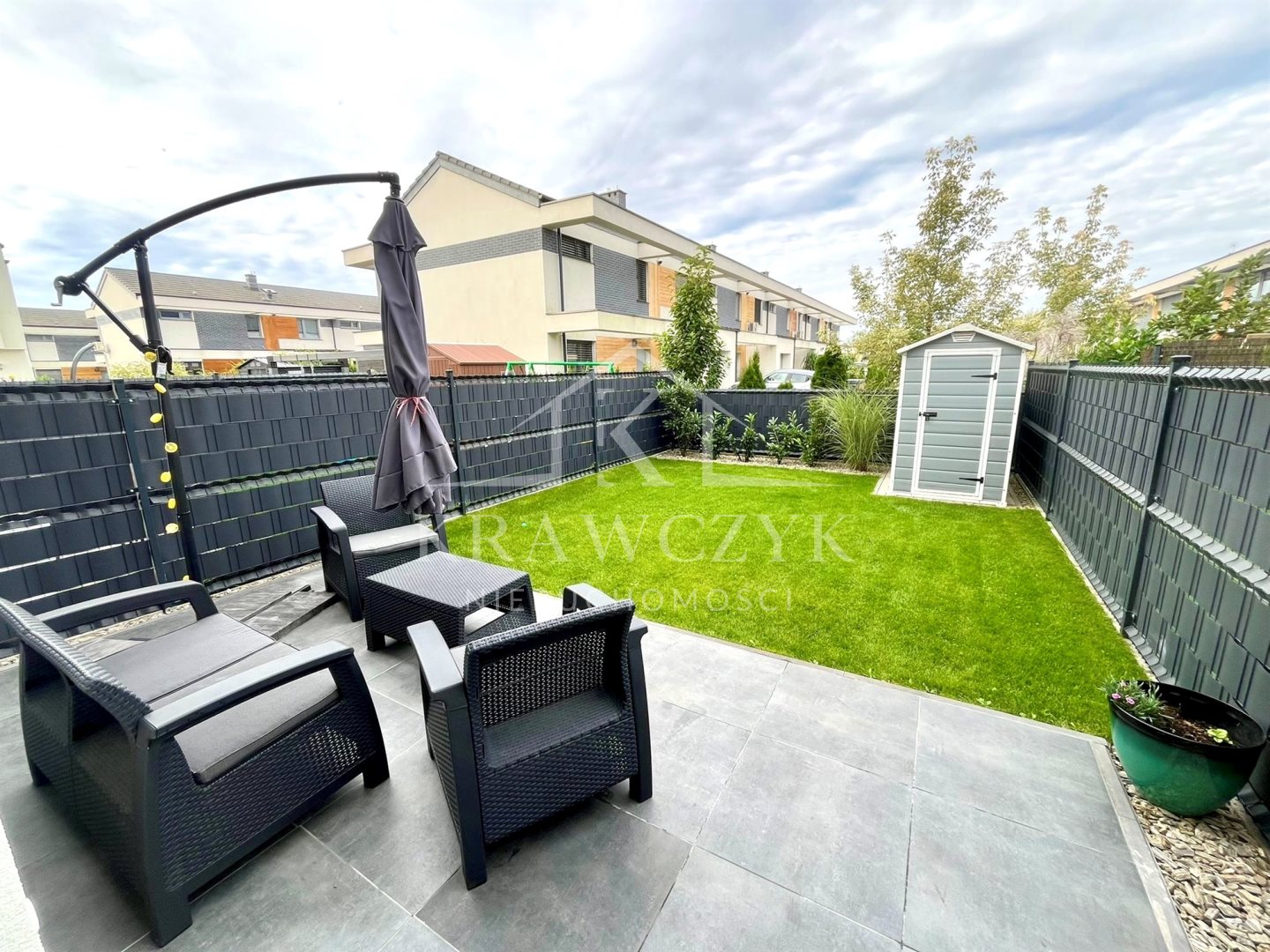 GUMIEŃCE SZEREG 2022r. 4pok. 2 m.parkingowe, ogród (15)