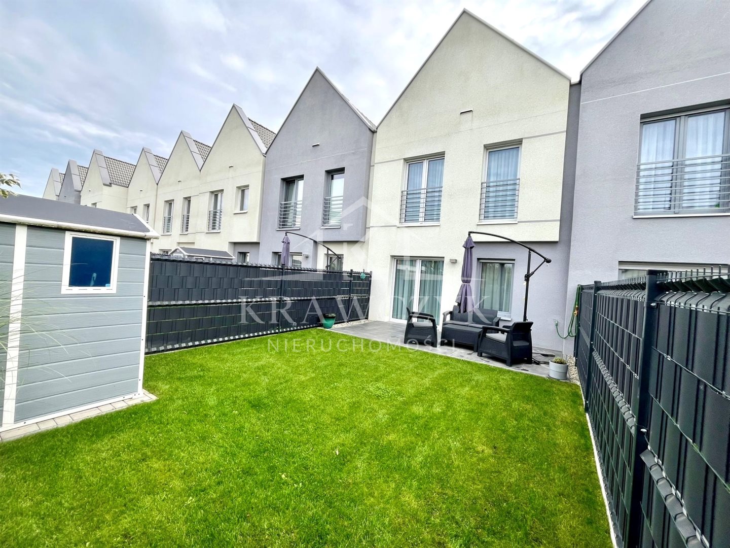 GUMIEŃCE SZEREG 2022r. 4pok. 2 m.parkingowe, ogród (16)