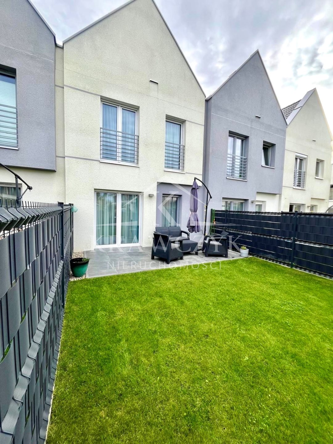 GUMIEŃCE SZEREG 2022r. 4pok. 2 m.parkingowe, ogród (17)