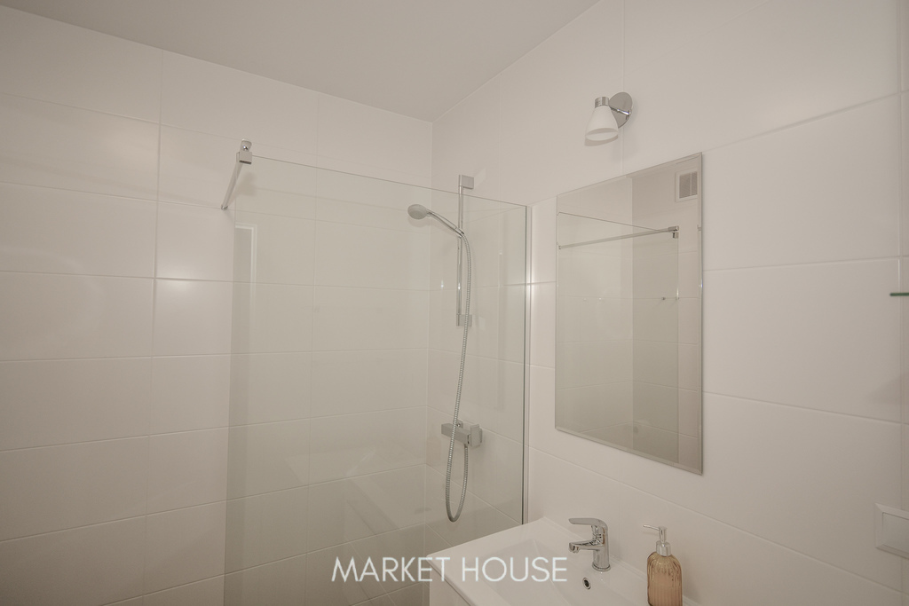 Kawalerka przy ul.Pow.Śląskich z m. postojowym (8)