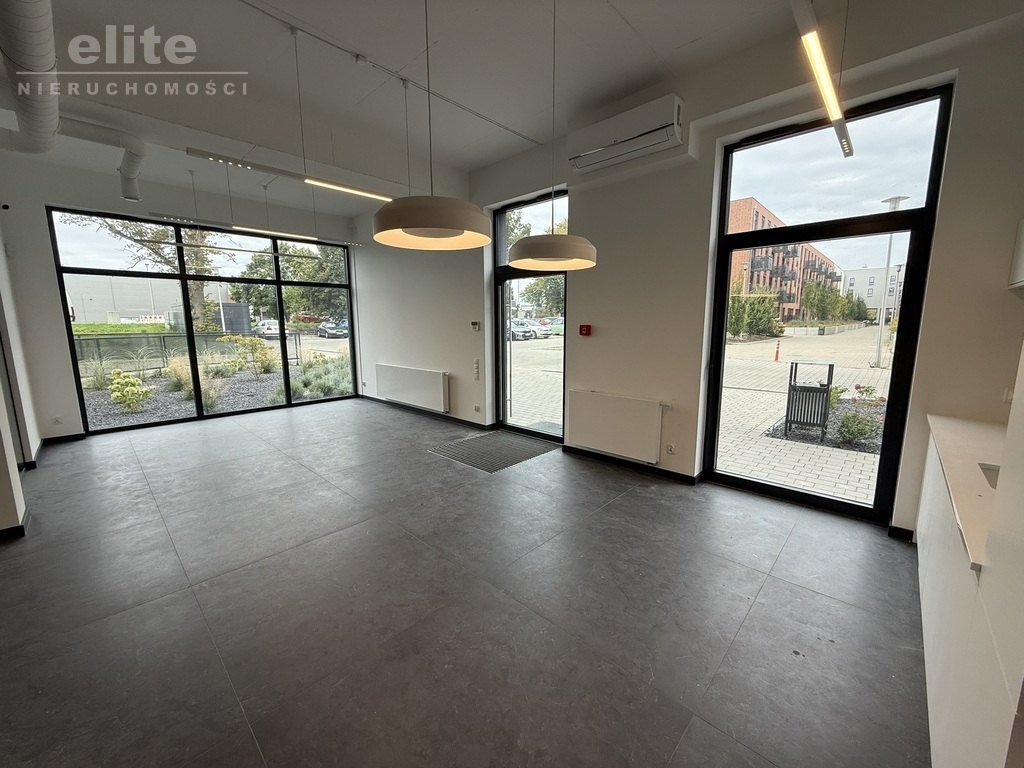 Nowa Cukrownia lokal 114m2 wykończony duże witryny (8)