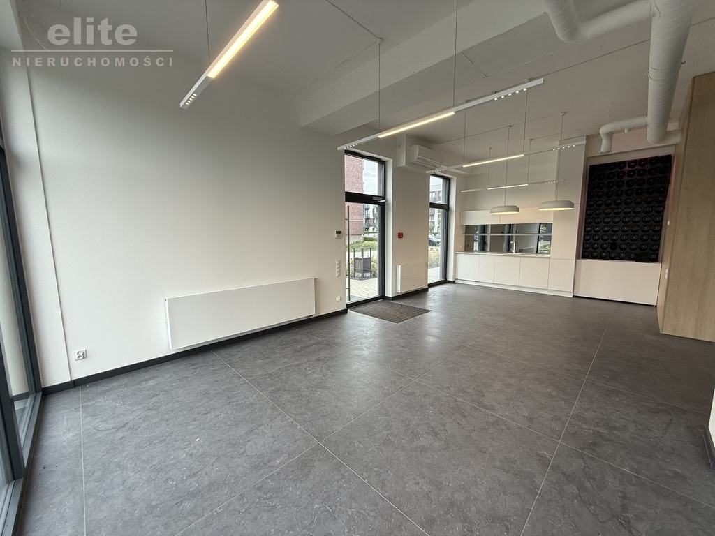 Nowa Cukrownia lokal 114m2 wykończony duże witryny (10)